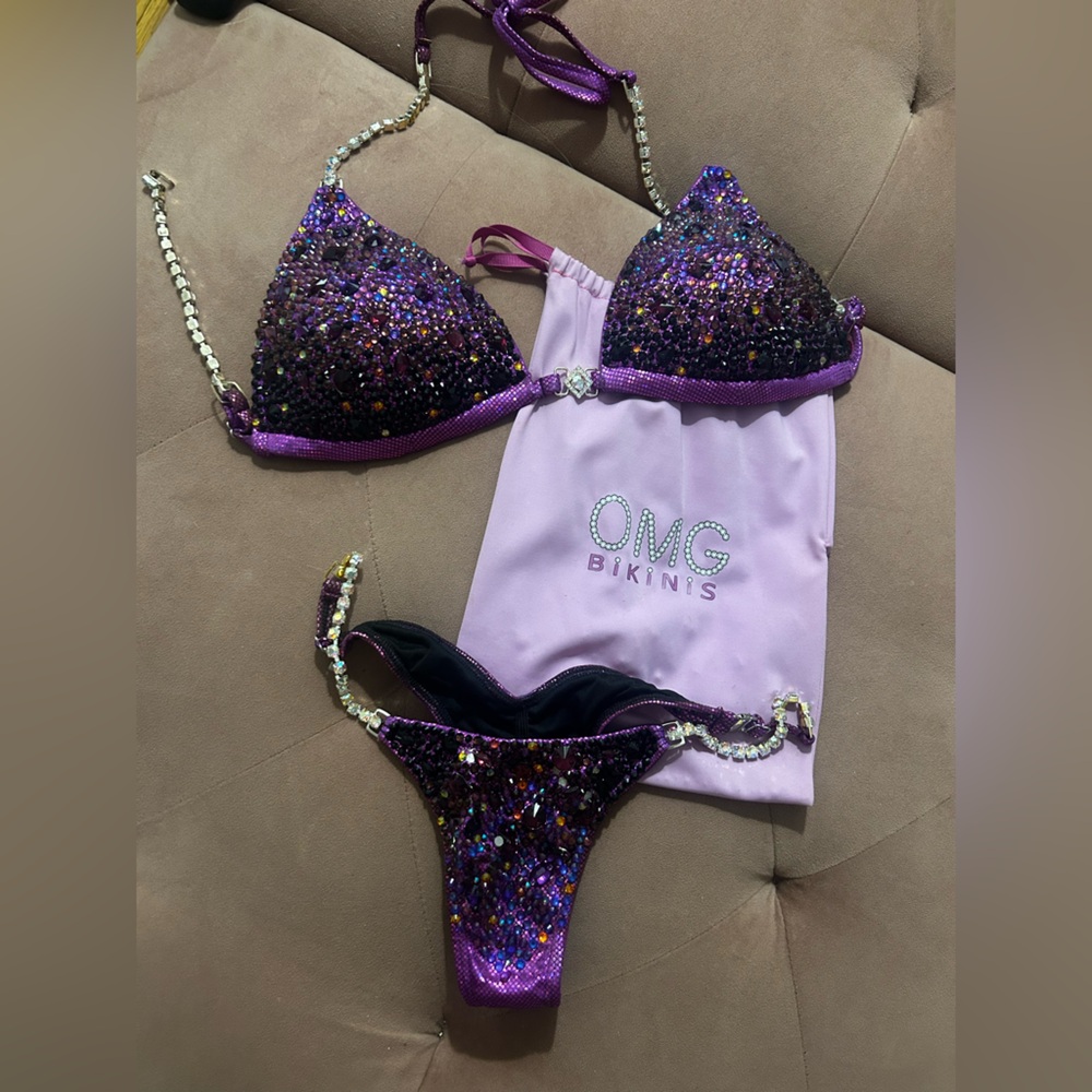 Competition Bikinis OMG Bikinis. Bikini division regulation IFBB OCB NPC.
